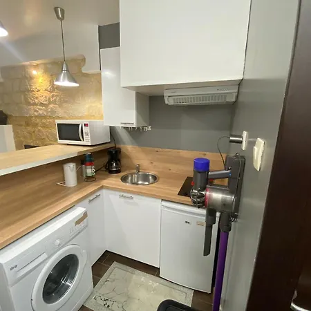 Agreable Appartement In Montmartre Paris Exterior foto