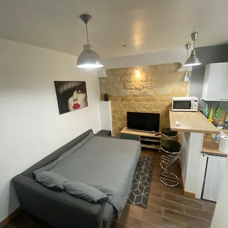 Agreable Appartement In Montmartre Paris Exterior foto