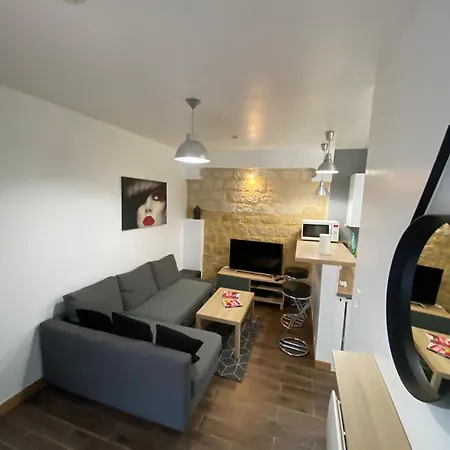 Agreable Appartement In Montmartre Paris Exterior foto
